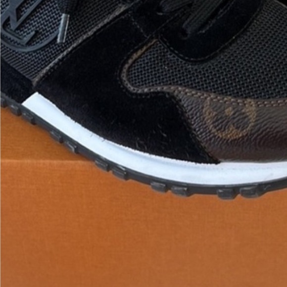 Authentic Louis Vuitton Woman’s Size 38 Black Run very beautiful is like new. - Picture 2 of 12